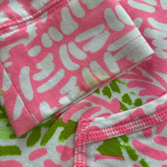 Lily Pulitzer. Size XS. Half button down with pouch - Picture 3 of 5